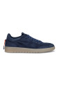 chaussures-bleues-confortables-en-daim