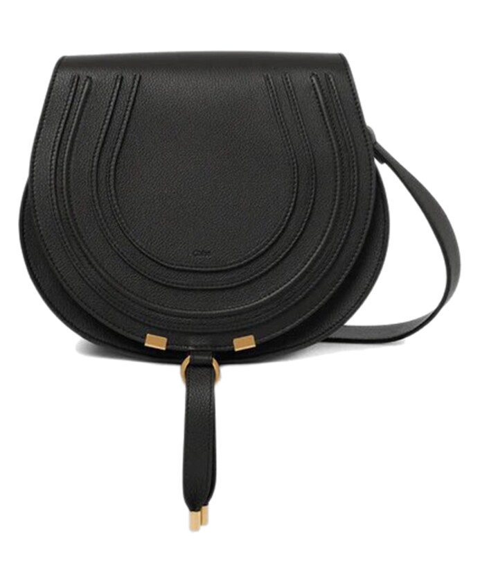 black-shoulder-bag-stylish-and-versatile