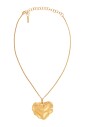 collier-avec-pendentif-coeur-coussin
