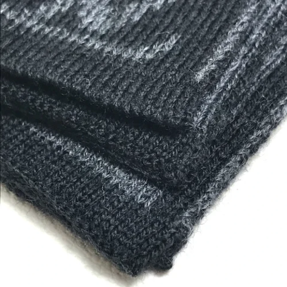 Louis Vuitton Vintage Pre-owned Wool scarves Black Dames