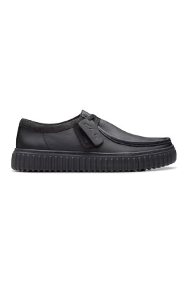 black-leisure-sneakers