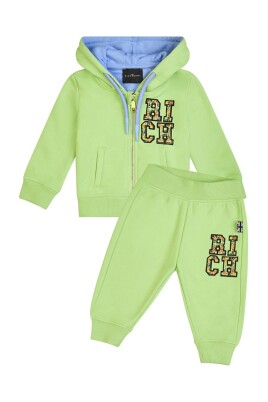 sporty-complete-set-with-zipper-closure