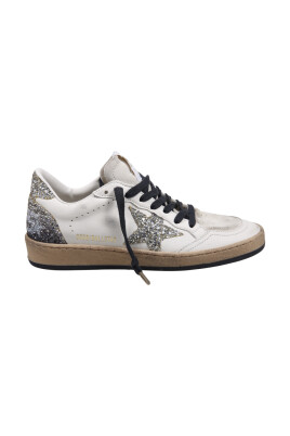 baskets-en-cuir-a-etoiles-pailletees