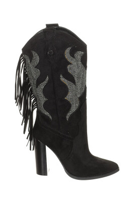 pointed-toe-heeled-boots