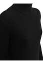 robe-longue-noire-en-maille-cotelee