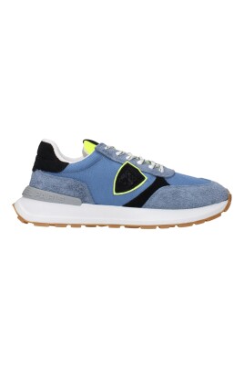 sneakers-en-tissu-bleu-avec-effet-vintage