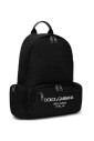 sac-a-dos-noir-avec-imprime-logo-et-fermeture-eclair