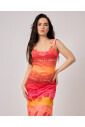 robe-longue-coloree-avec-large-encolure