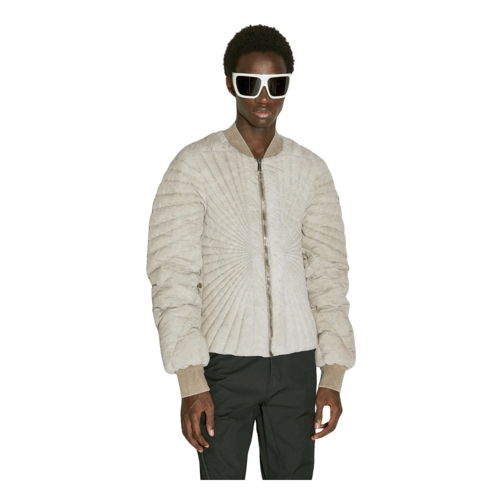 Moncler Beige Radiaal-Gewatteerde Jassen met Geribbelde Kraag en chetten Beige