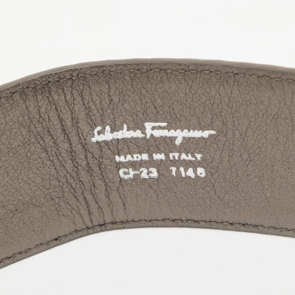 Salvatore Ferragamo Pre-owned Leather belts Gray Dames