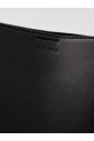 sac-a-bandouliere-noir-design-minimaliste