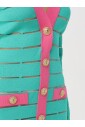 elegante-robe-en-tricot-vert-a-col-en-v