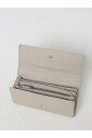 portefeuille-en-cuir-blanc-elegant-et-polyvalent