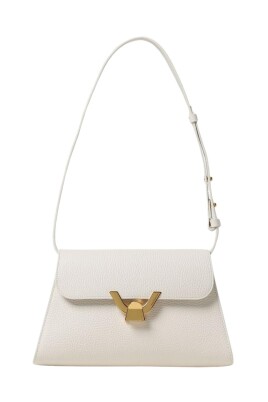 silver-shoulder-bag-elegant-and-practical