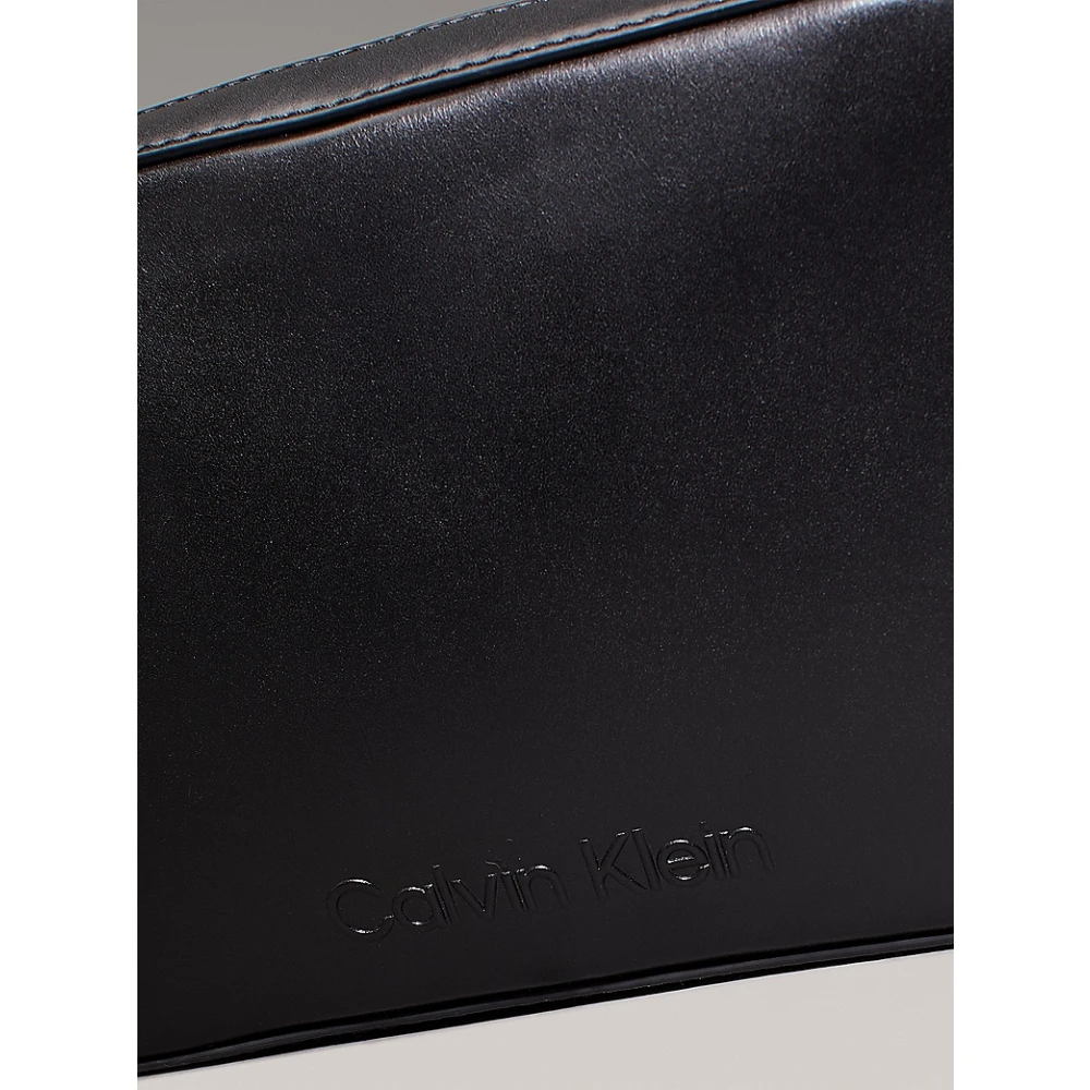 Calvin Klein Geëtste schoudertas met logo voor vrouwen Black Dames