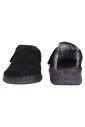 chaussons-noirs-pour-hommes-a-la-maison