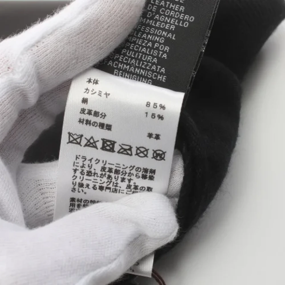 Hermès Vintage Pre-owned Silk scarves Black Dames