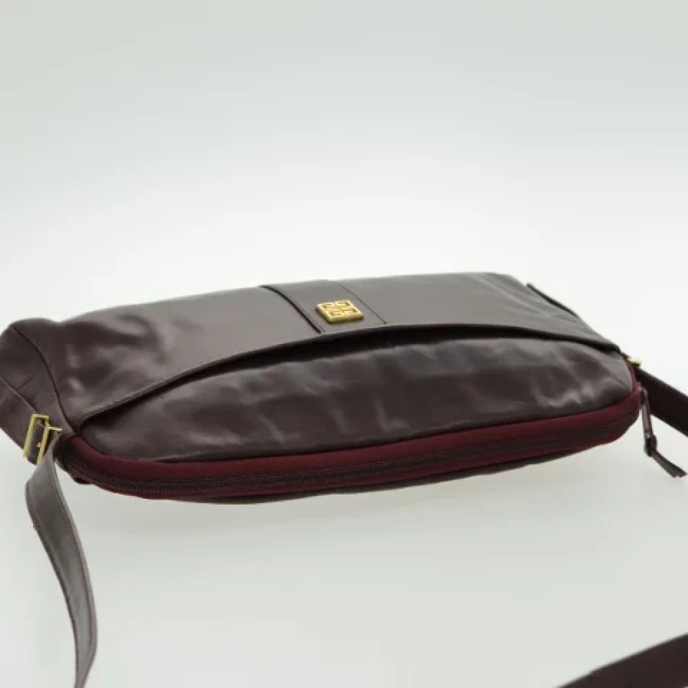 Givenchy Pre-owned Leather shoulder-bags Red Dames