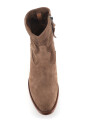 beige-daim-cloute-bottes