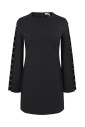 zwarte-mini-jurk-met-gesp-details