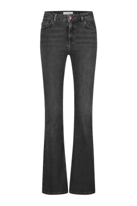 zwarte-flare-jeans-voor-elke-gelegenheid