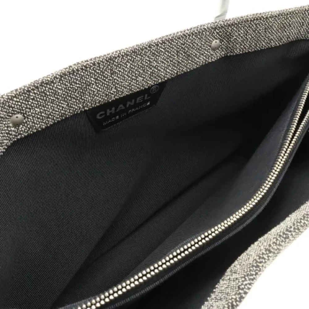 Chanel Vintage Pre-owned Canvas handbags Gray Dames