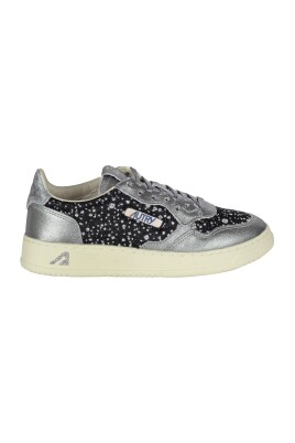 sneakers-en-cuir-paillete-style-medalist