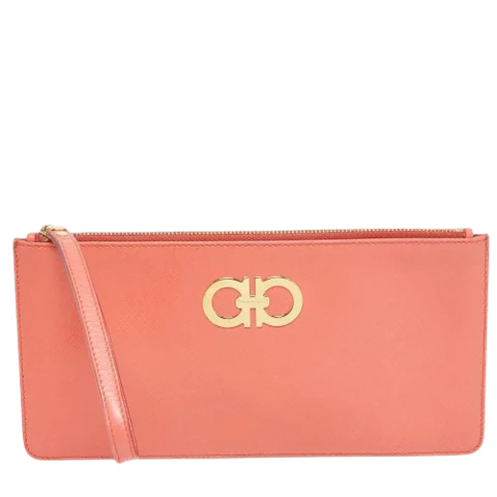 Salvatore Ferragamo Pre-owned Leather clutches Orange Dames