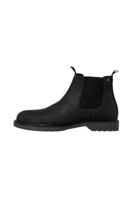 black-leather-chelsea-boots