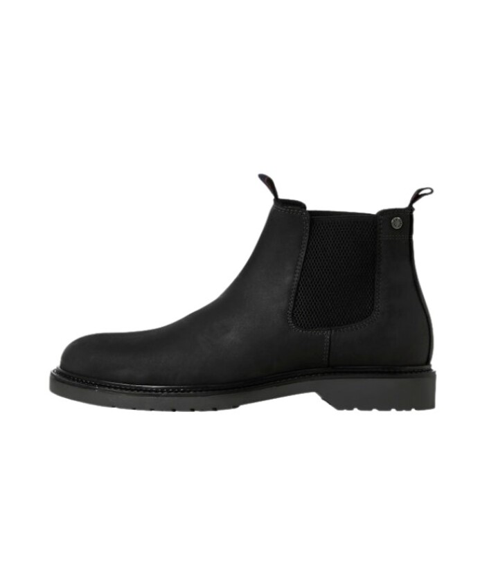 black-leather-chelsea-boots