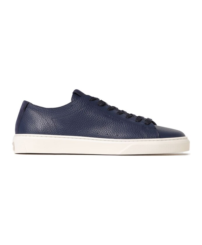sneakers-bleues-pour-un-look-elegant