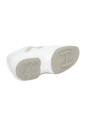 sneakers-blanches-interactives-fabriquees-en-italie