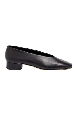 sophisticated-low-heel-pump-delia