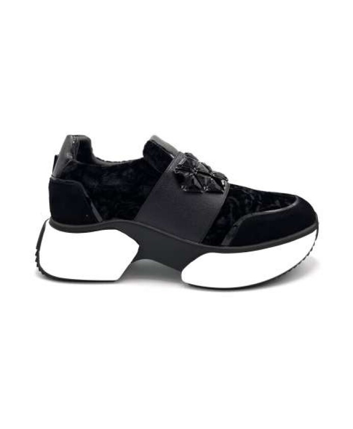 velvet-slip-on-sneaker-met-applicaties