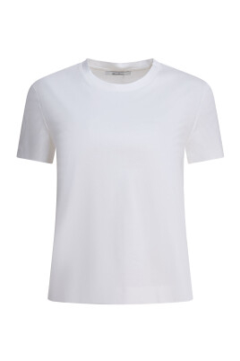 white-t-shirt-stylish-wardrobe-staple