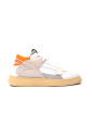 baskets-blanches-en-cuir-et-daim