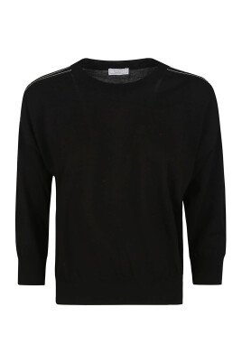 black-sweater-stylish-and-versatile