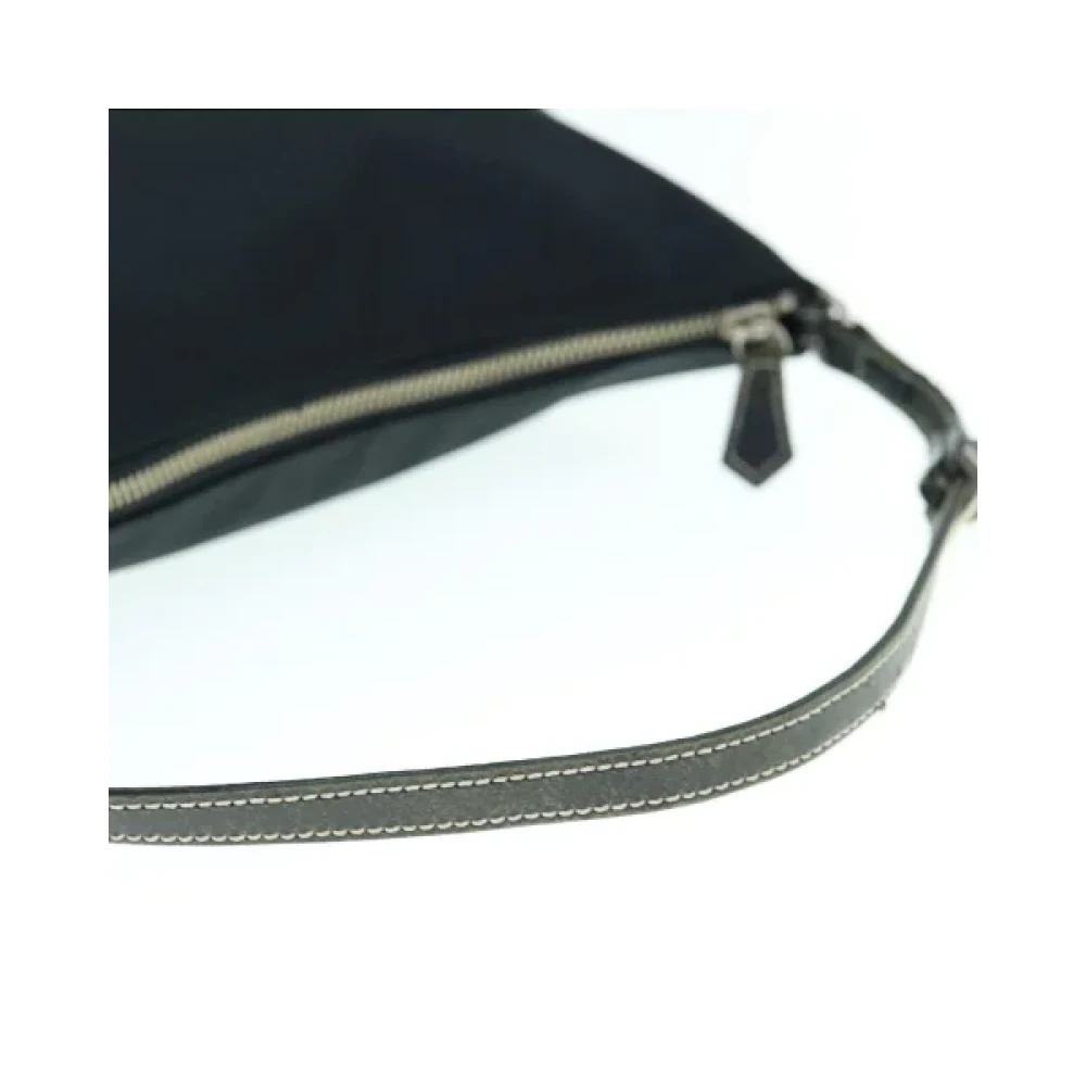 Burberry Vintage Pre-owned Nylon shoulder-bags Black Dames