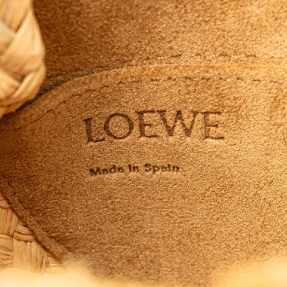 Loewe Pre-owned Leather shoulder-bags Beige Dames