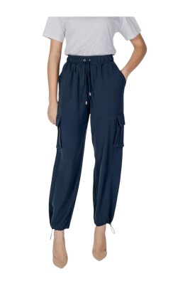 pantalon-cargo-bleu-avec-poches-laterales