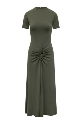 robe-en-jersey-vert-avec-plis-central