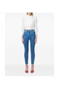 witte-button-up-shirt-met-stropdas