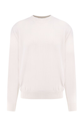 white-sweater-with-ribbed-details