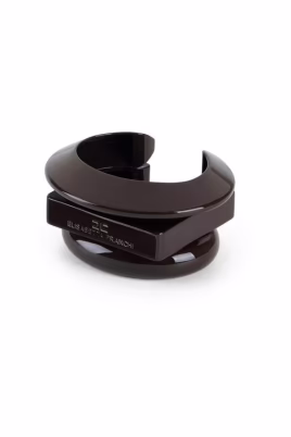 rigid-armband-med-lakerede-band