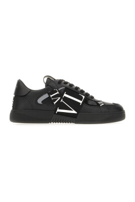 stylish-sneakers-for-everyday-wear