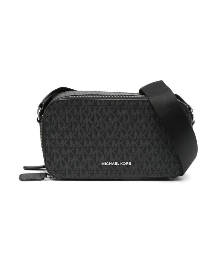 black-shoulder-bag-with-zip-fastening