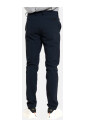 op-maat-gemaakte-broek-met-monogramriem