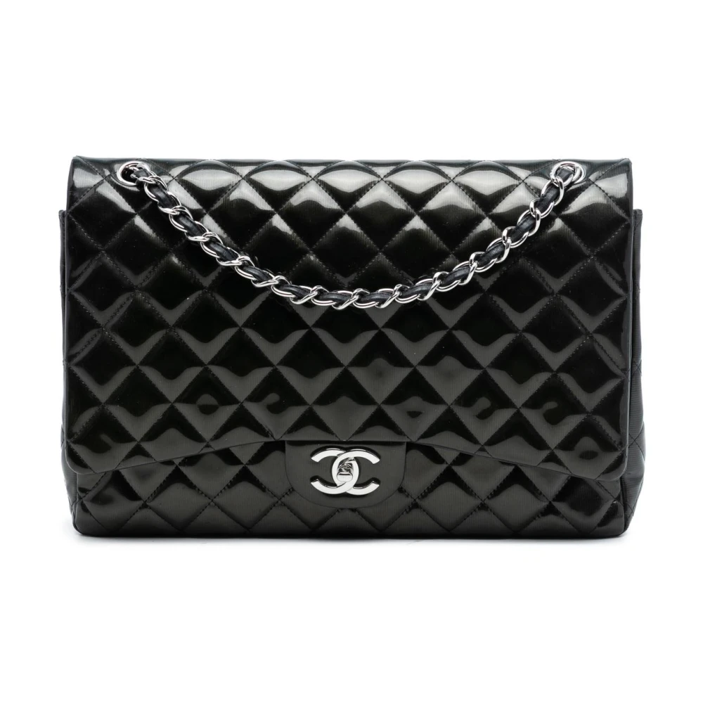 Chanel Vintage Women's Black Pre-Owned Flap Shoulder Bag