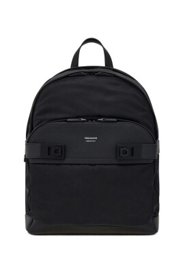 black-zip-backpack-with-adjustable-straps