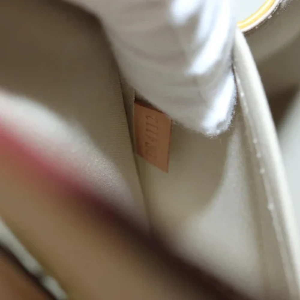 Louis Vuitton Vintage Pre-owned Leather handbags Beige Dames